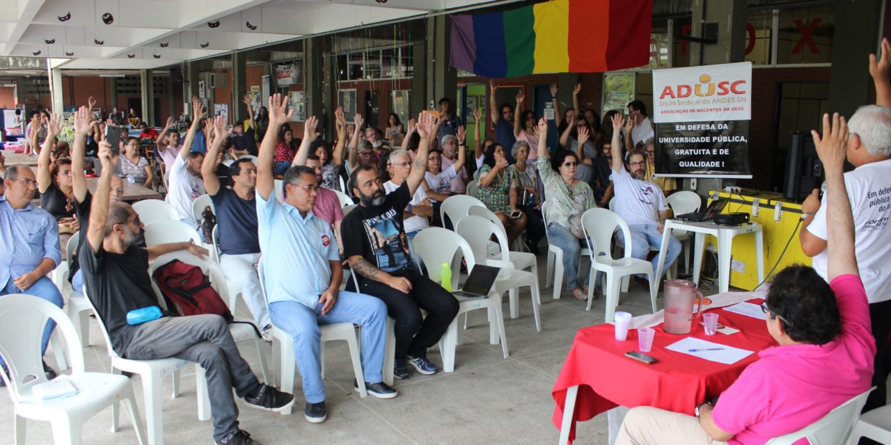 Em greve, professores da UESC aprovam contraproposta e se preparam para mais um ato em Salvador, nesta terça-feira (07)
