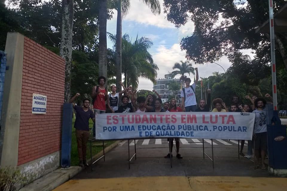 UESC: Fechamento de portões e pavilhões marcam Dia Estadual de Luta Estudantil