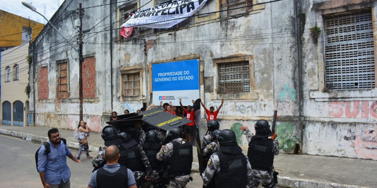 Professores repudiam violência da Polícia Militar e Governo Rui Costa
