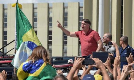 Em defesa das liberdades democráticas, todo repúdio a Bolsonaro. Ditadura nunca mais!