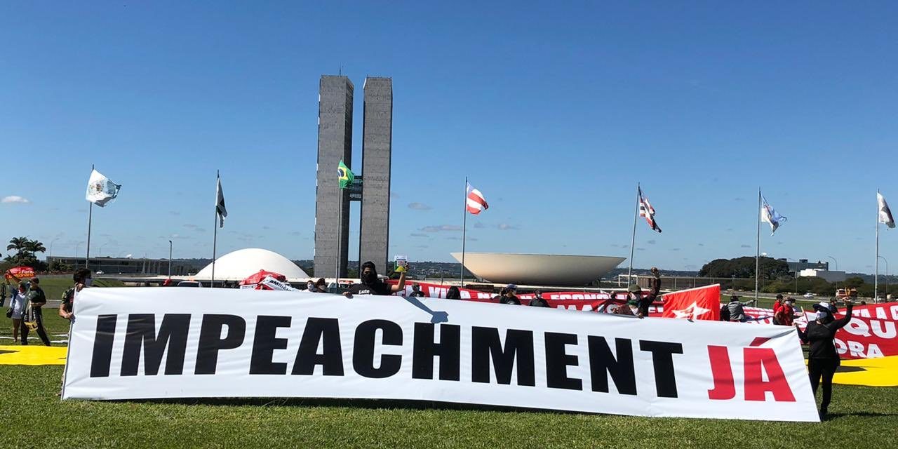 Pedido coletivo de impeachment de Bolsonaro é protocolado em Brasília