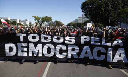 Manifestações contra Bolsonaro, o racismo e a violência policial tomam conta do país