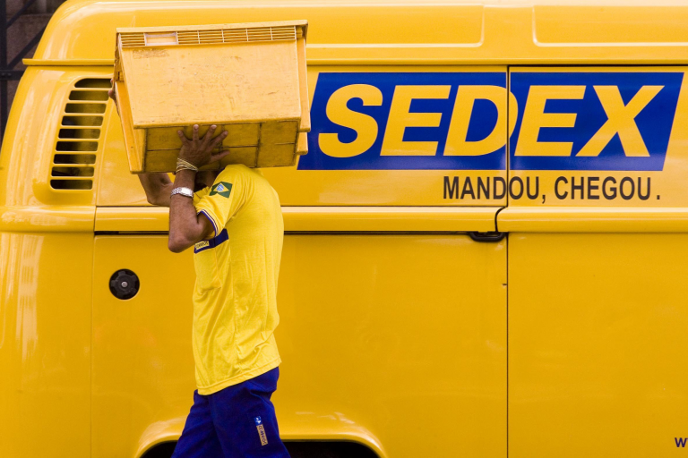 Projeto de Bolsonaro que privatiza os Correios vai encarecer e piorar serviços postais