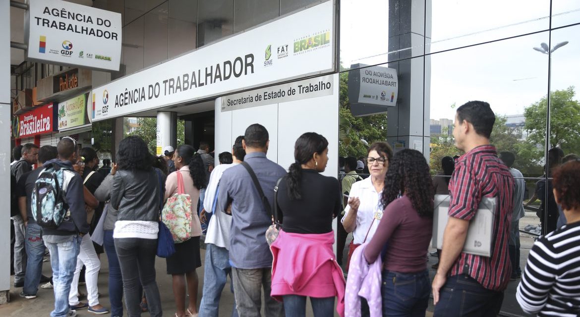 Em plena pandemia, Brasil tem 14,8 milhões de desempregados