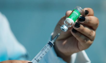 Vincular vacinação de docentes à declaração de retorno às aulas presenciais é ilegal, afirma AJN