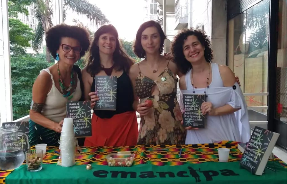 Professora da UESC lança livro sobre Paulo Freire e educação popular
