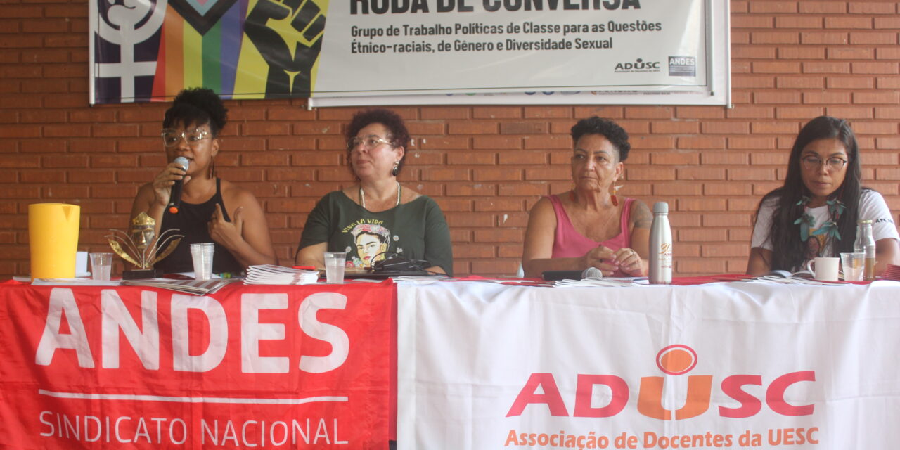 FOTOS: ADUSC fecha mês das mulheres com debate sobre participação feminina na política